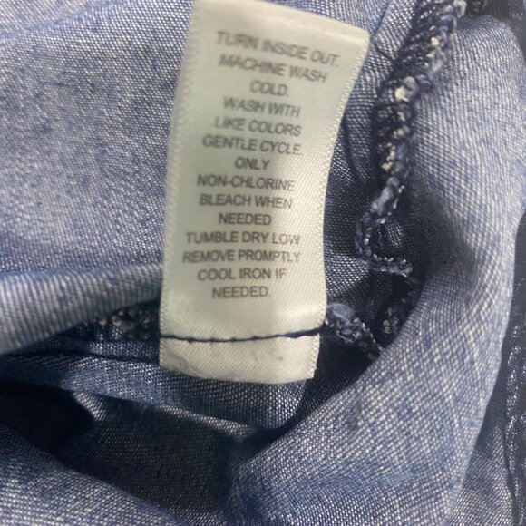 EST 1946 Top  Womens 18/20W Blue Sleeveless Denim Embroidered Front - Picture 11 of 12